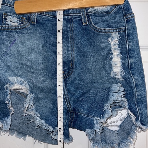 VIBRANT High-rise Denim Distressed Shorts Sz.Sm 3-5 - Picture 5 of 7